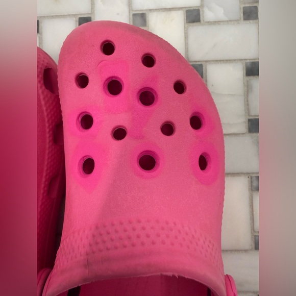CROCS Little Girls Vibrant Pink Water Shoes - Picture 6 of 7